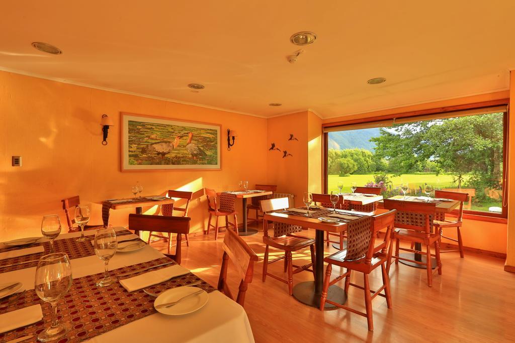 Hotel Y Cabanas Patagonia Green ปูแอร์โต ไอเซน ภายนอก รูปภาพ